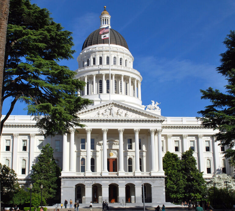 California,State,Capitol,Building,,Front,View,On,Summer,Day